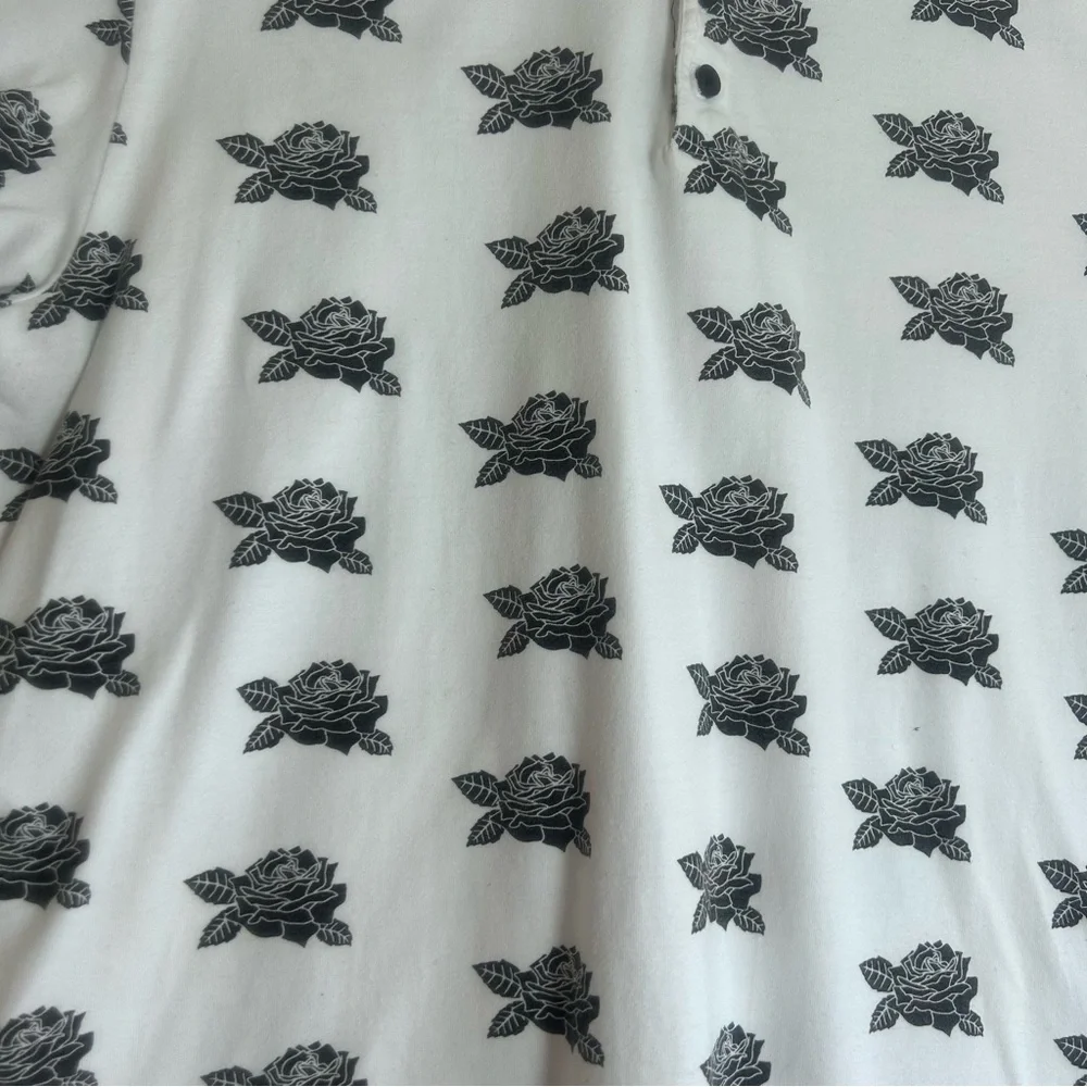 Forever 21 Men’s Polo Shirt XL White Black Rose Print Short Sleeve Collared - Picture 2 of 7